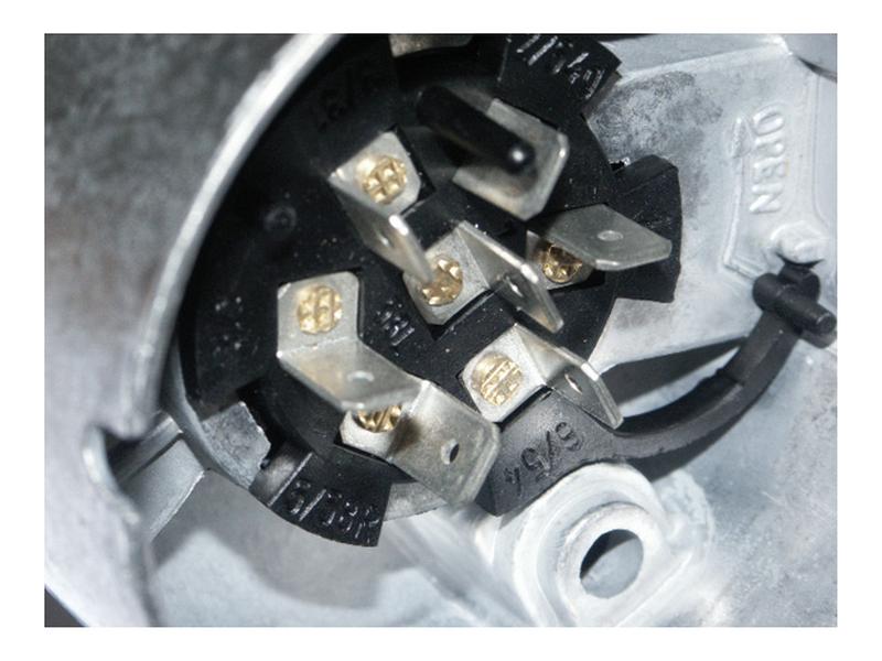 Ficha fêmea 7 lig. Metal (S.26341)